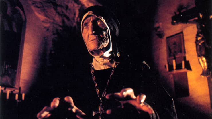 Mit ihr wird wohl niemand selig: betagte Nonne aus «Dark Waters» (1993). 