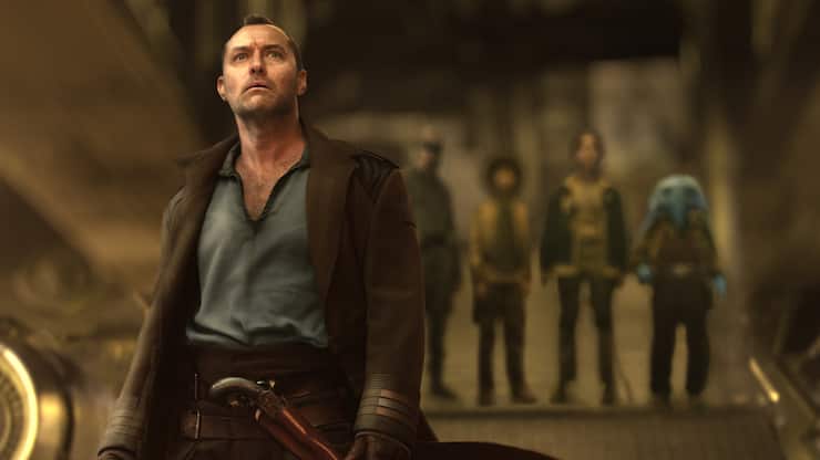 Jod Na Nawood (Jude Law) hilft der jungen Bande. 