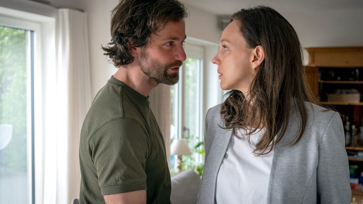 ARD – Drama-Miniserie «Ein Schritt zum Abgrund» mit Petra Schmidt-Schaller