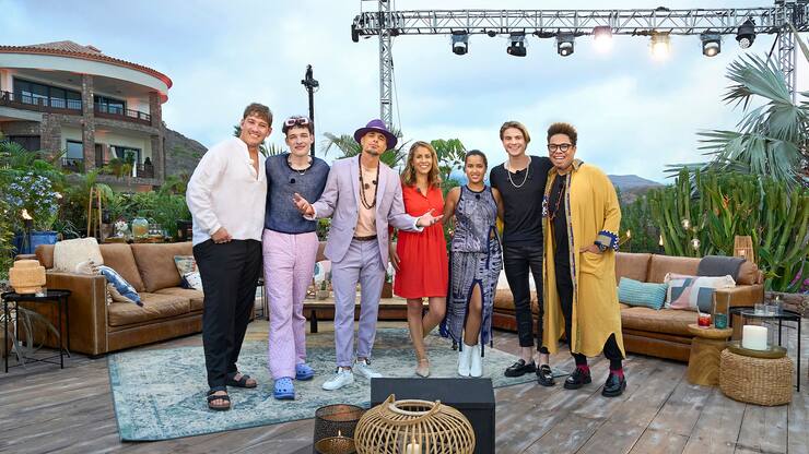 Die Singrunde der 5. Staffel: Marius Bear, Nemo, Dodo, Eliane, Cachita, Vincent gross und Marc Sway (v.l.)