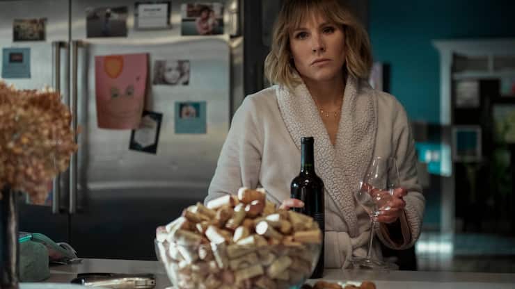 The Woman in the House Across the Street From the Girl in the Window. Kristen Bell as Anna in episode 101 of The Woman in the House Across the Street From the Girl in the Window. Cr. Colleen E. Hayes/Netflix Â© 2021