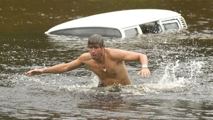 Jim Caviezel im 2008er-Remake von «Long Weekend» (1978).
