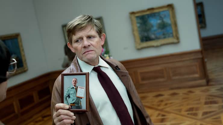 «Üble Sache»! Privatdetektiv Maloney (Marcus Signer) sucht den verschwundenen Polizisten (Stefan Kurt).