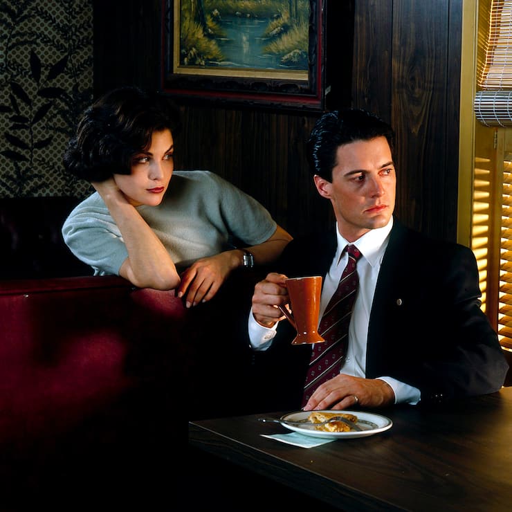 TWIN PEAKS - Gallery - Shoot Date: November 20, 1989. (Photo by Walt Disney Television via Getty Images Photo Archives/Walt Disney Television via Getty Images) SHERILYN FENN;KYLE MACLACHLAN