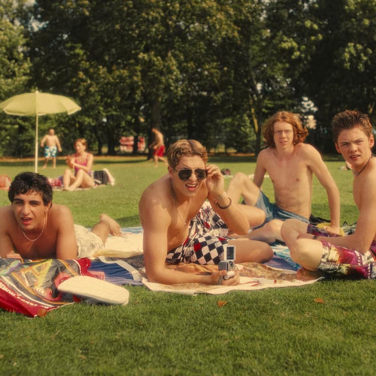Im Freibad den Mädchen nachgaffen, geilo! Alba, PD, Gollum und Peppi (v. l.).