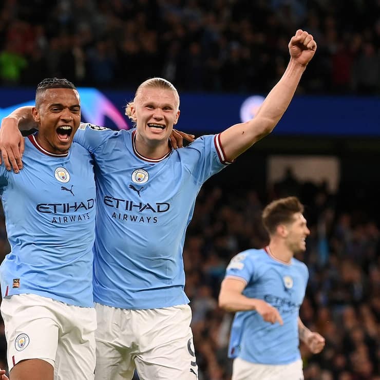 Nati-Spieler Manuel Akanji (l.) ist neben Superstars wie Erling Haaland aufgeblüht.