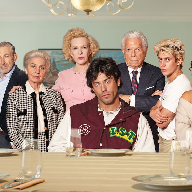 Die Zweiflers in ihrer ganzen Pracht: Dana, Jackie Horovitz, Oma Lilka, Mutter Mimi, Samuel, Opa Symcha, Leon und Saba (v. l.).