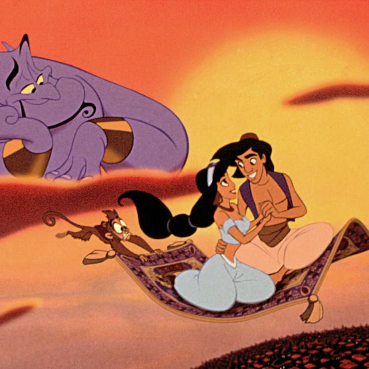 Film ALADDIN, 1992: Dschinni schaut Abu, Prinzessin Jasmine und Aladdin zu, die auf dem fliegendem Teppich schweben
