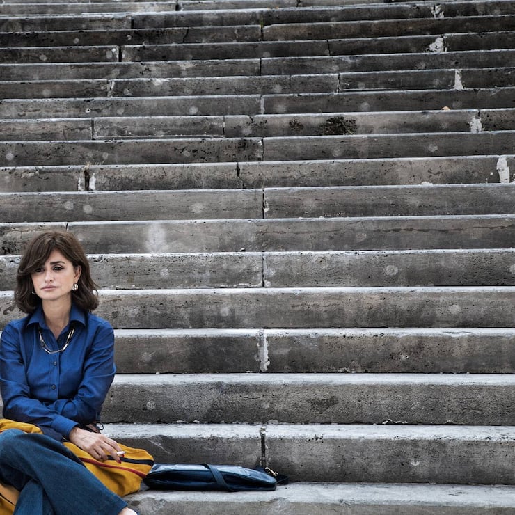 Clara (Penélope Cruz, r.) und ihr Transgender-Sohn (Luana Giuliani) in «L'immensità».