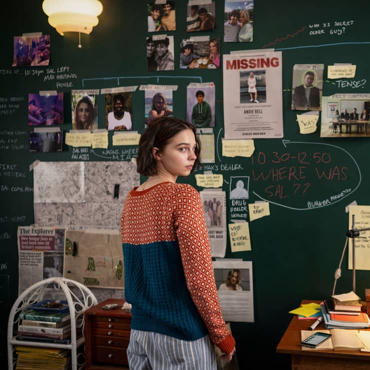 Mördersuche als Schulprojekt:  Pip (Emma Myers) sucht nach  der Wahrheit. 