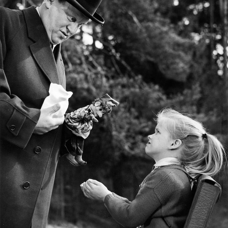 (Eingeschränkte Rechte für bestimmte redaktionelle Kunden in Deutschland. Limited rights for specific editorial clients in Germany.) Froebe, Gert - Actor, Germany - *25.02.1913-05.09.1988+ Scene from the movie 'Es geschah am hellichten Tag' Directed by: Ladislao Vajda Germany / Spain / Switzerland 1958 Vintage property of ullstein bild (Photo by ullstein bild/ullstein bild via Getty Images)