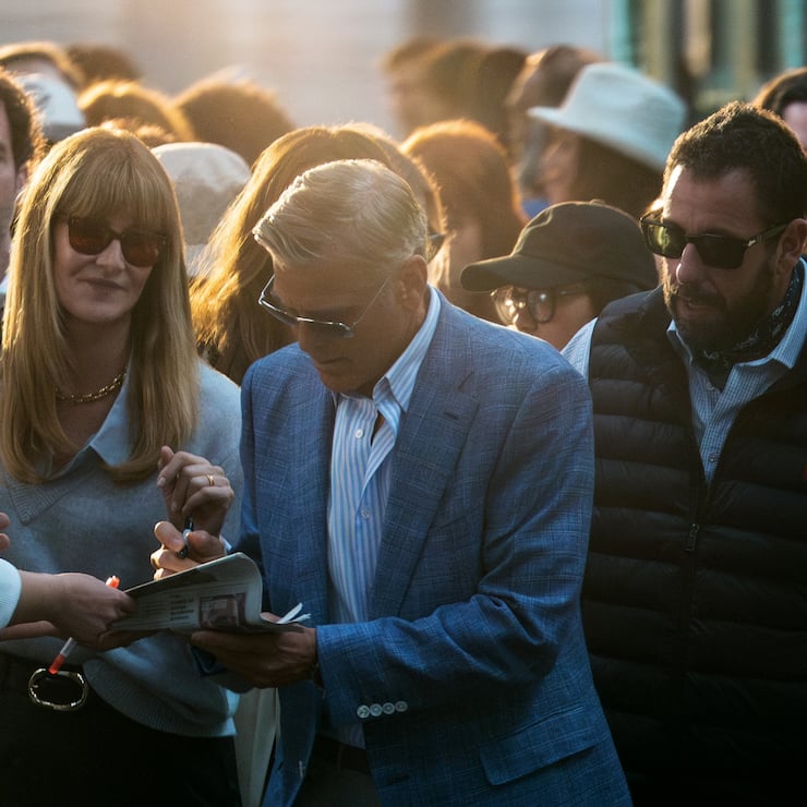 Bad in der Menge: Jay mit PR-Managerin Liz (Laura Dern, l.) und Manager Ron (Adam Sandler, r.).