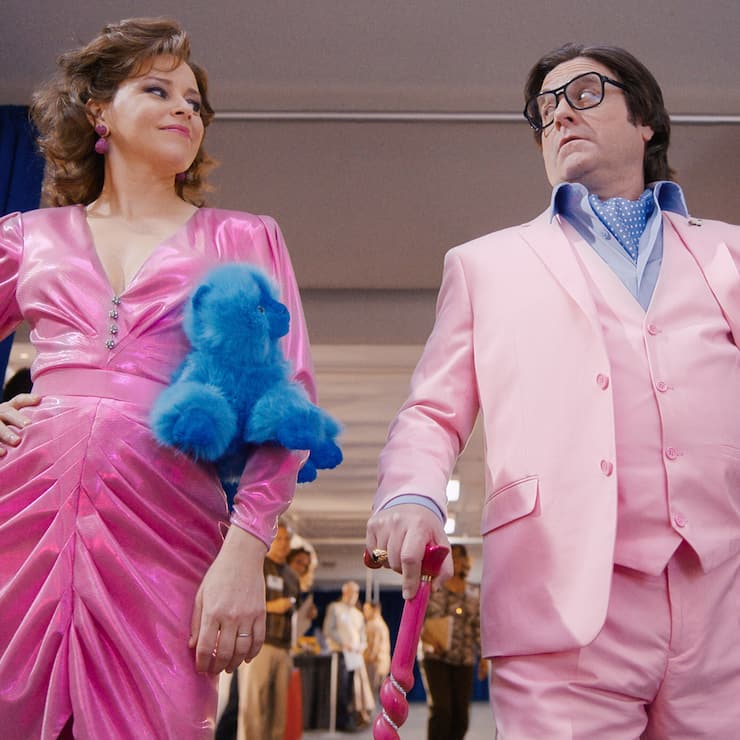 Ohne Frauen wie Robbie (Elizabeth Banks) hätte der narzisstische Spielzeugverkäufer (Zach Galifianakis) sein Plüschimperium niemals aufbauen können.
