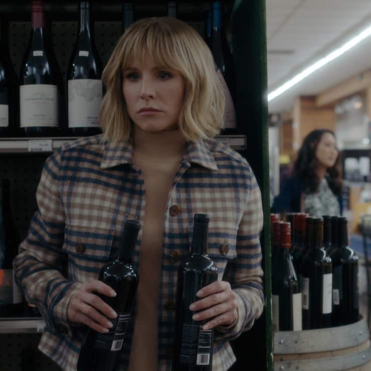 The Woman in the House Across the Street from the Girl in the Window. Kristen Bell as Anna in episode 102 of The Woman in the House Across the Street from the Girl in the Window. Cr. Courtesy Of Netflix © 2021