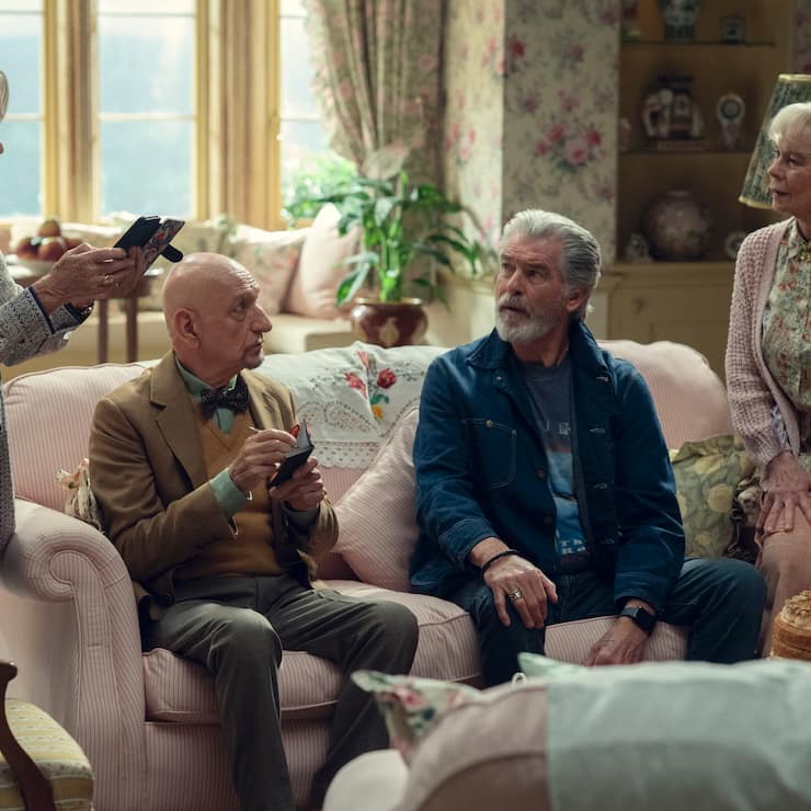 Sind schon voll drin im Fall: Helen Mirren, Ben Kingsley, Pierce Brosnan und Celia Imrie (v. l.).