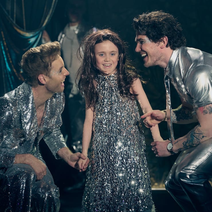    Das könnte eine glückliche Familie sein: Gabriel (Sion Daniel Young), Jake (Leo Harris) und Andy (Fra Fee, v. l.).                            