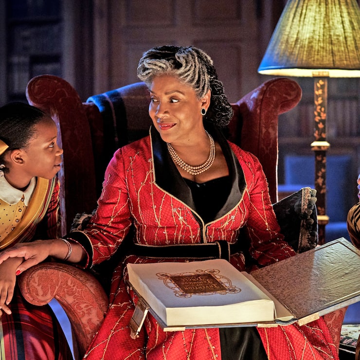 JINGLE JANGLE: A CHRISTMAS JOURNEY (2020) Phylicia Rashad as Grandmother Cr.Gareth Gatrell/NETFLIX