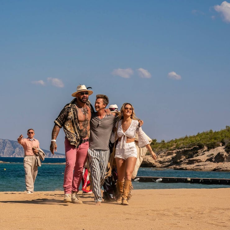 GLASS ONION: A KNIVES OUT MYSTERY 