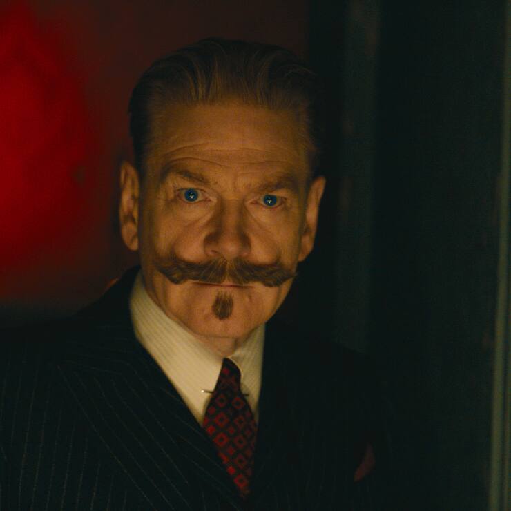 «A Haunting in Venice»: Meister­detektiv Poirot  (Kenneth Branagh) nimmt an einer tödlichen Séance teil.
