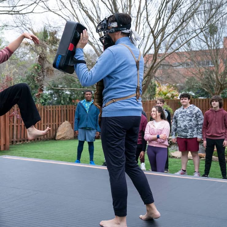 Cobra Kai. (L to R) William Zabka as Johnny Lawrence, Ralph Macchio as Daniel LaRusso in Cobra Kai. Cr. Curtis Bond Baker/Netflix Â© 2021