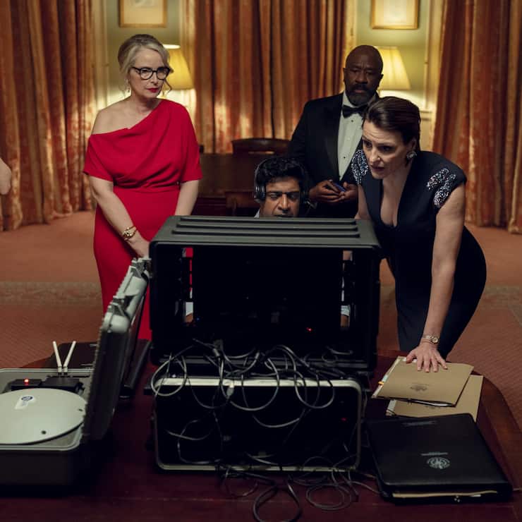 Unter Druck: die Staatsoberhäupter Vivienne Toussaint (Julie Delpy, 2.v.l.) und Abigail Dalton (Suranne Jones, r.).