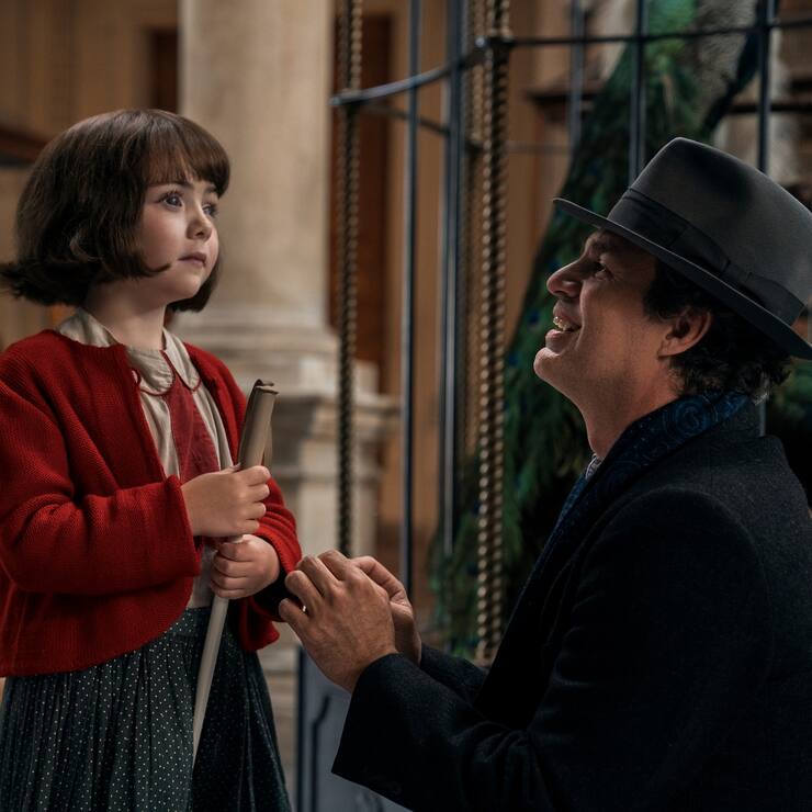 Daniel (Mark Ruffalo) erzählt seiner Tochter (Nell Sutton) vom magischen Edelstein.