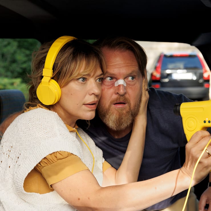 Mit Richtmikro bewaffnet: Carlotta (Heike Makatsch) und Dedo (Axel Stein).