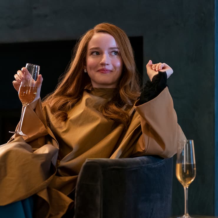 Inventing Anna. Julia Garner as Anna Delvey in episode 105 of Inventing Anna. Cr. Aaron Epstein/Netflix © 2021