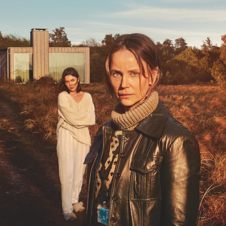 In Hassliebe vereint: Iris (Sofia Helin, r.) mit Schwester Kattis (Hedda Stiernstedt).