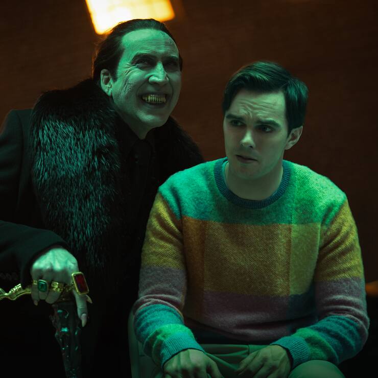 Renfield stellt fest, dass ein bunter Pulli nicht reicht, um sich von Dracula zu lösen.