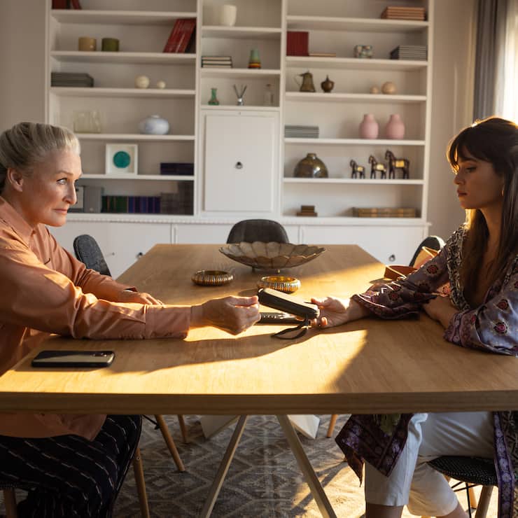Glenn Close in der 2. Staffel von «Teheran» (Apple TV+)