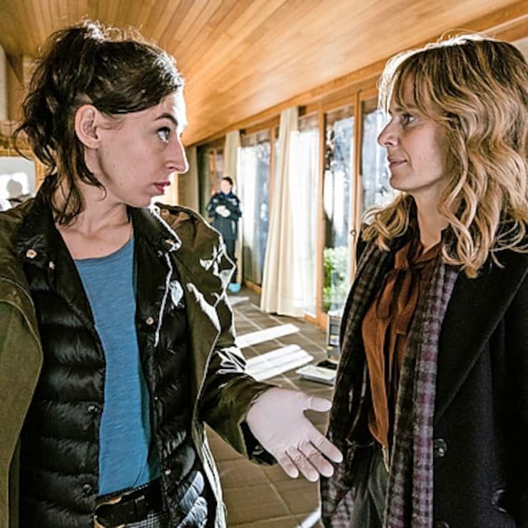 Tatort â SchoggiläbeRegie: Viviane AndereggenProduktion: Zodiac PicturesKamera: Martin LangerDrehbuch: Lorenz Langenegger & Stefan Brunner2020Hauptbild 1Am Tatort: Carol Schuler als Tessa Ott, Anna Pieri Zuercher als Isabelle GrandjeanCopyright: SRF/Sava Hlavacek