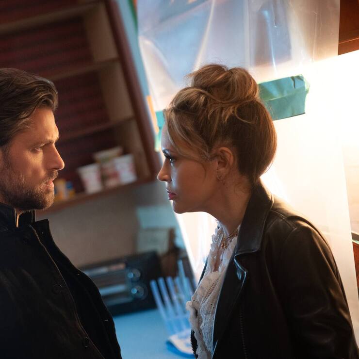 Alyssa Milano und Sam Page in «Verlorene Liebe» auf Netflix