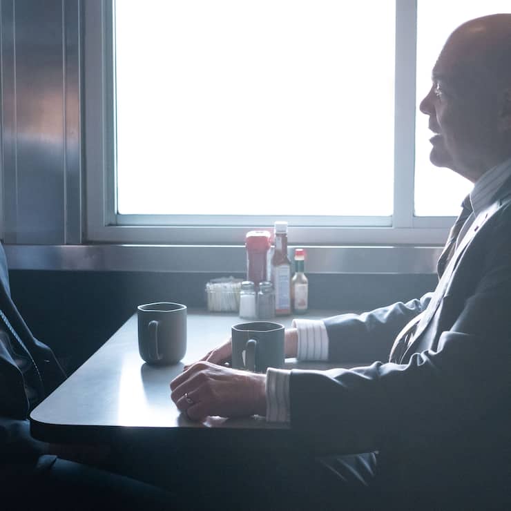 Die Ruhe vor dem Sturm: Matt (Charlie Cox) und Wilson (Vincent D'Onofrio) klopfen sich bei einer Tasse Kaffee ab.