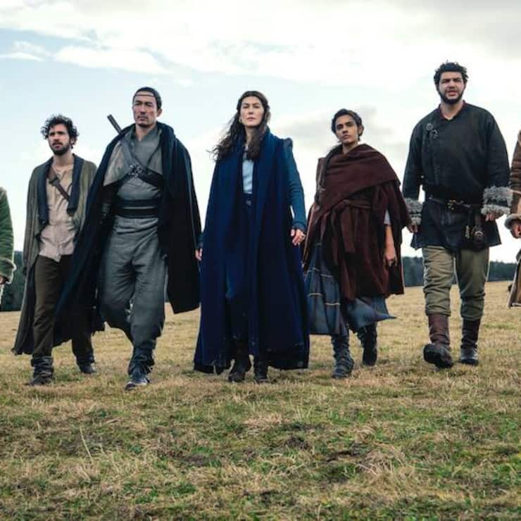 Wettlauf gegen die Zeit: Moiraine (M.) und ihre Gefolgschaft.