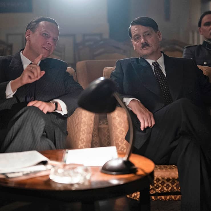 Nazi-Propagandist Joseph Goebbels (Robert Stadlober) gehörte zum engsten Machtkreis um Adolf Hitler (Fritz Karl, r.)