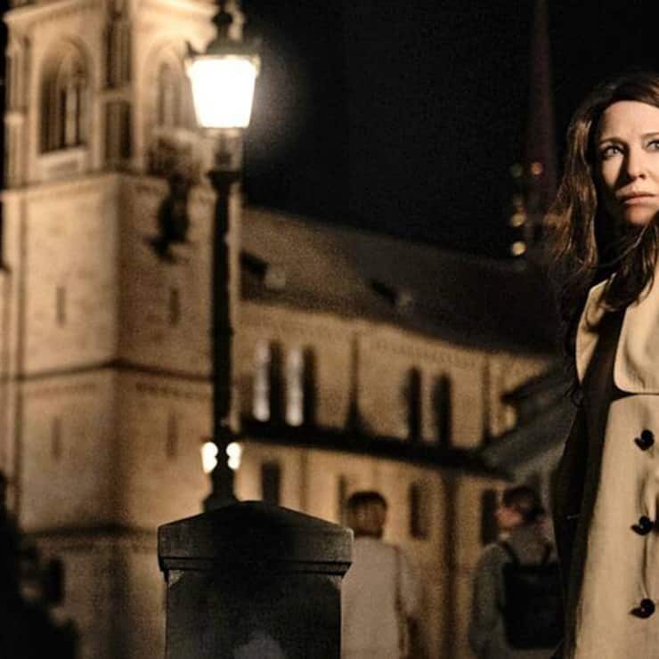 Kino – «Black Bag»: Dreh in Zürich: Cate Blanchett als Agentin vor dem Grossmünster.