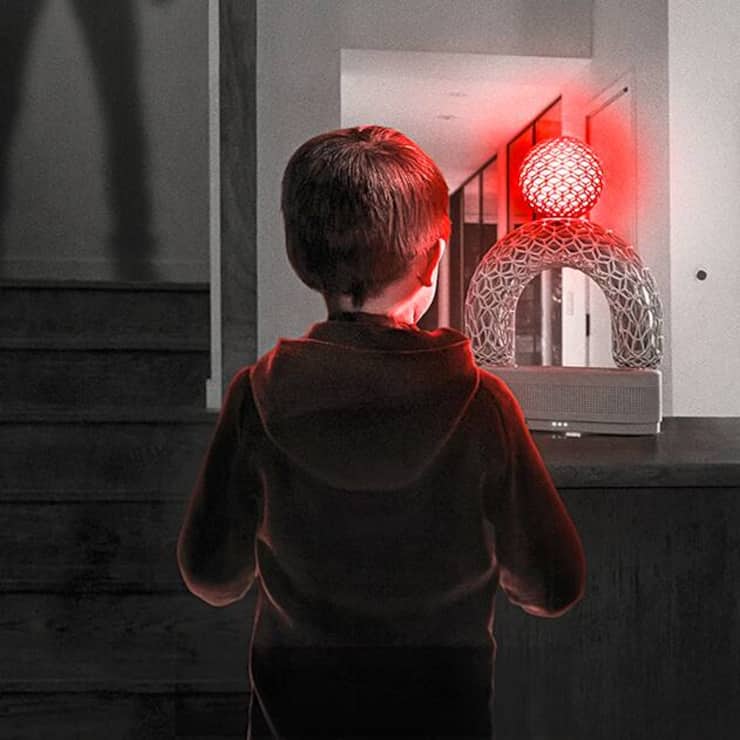 Kino – «Afraid»: Der jüngste Sohn der Familie ist fasziniert von AIA, dem KI-Assistenten.