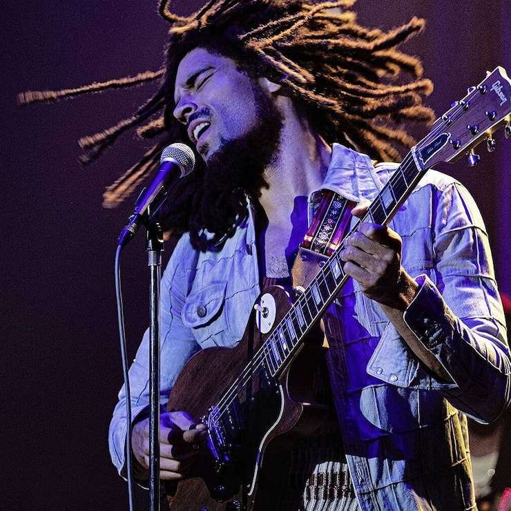 Kino – «Bob Marley: One Love»: Bob Marley (Kingsley Ben-Adir) bei seinem Friedenskonzert.