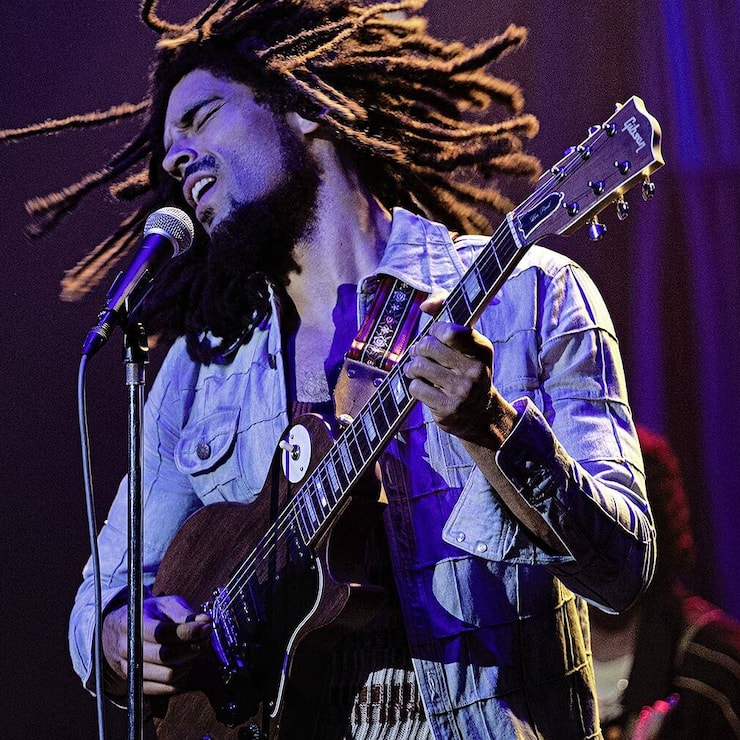 Kino – «Bob Marley: One Love»: Bob Marley (Kingsley Ben-Adir) bei seinem Friedenskonzert.