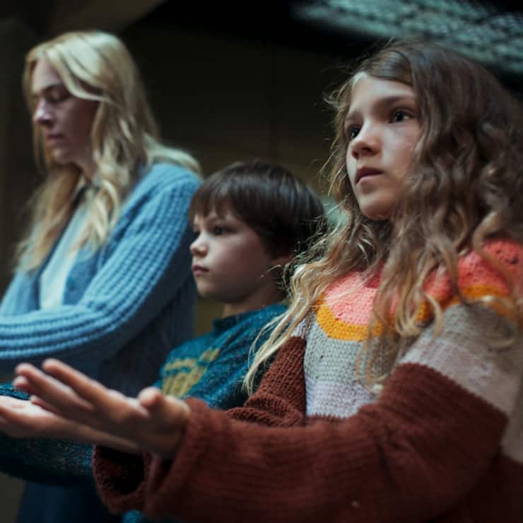 Kim Riedle, Sammy Schrein als Jonathan und Naila Schuberth als Hannah in «Liebes Kind».