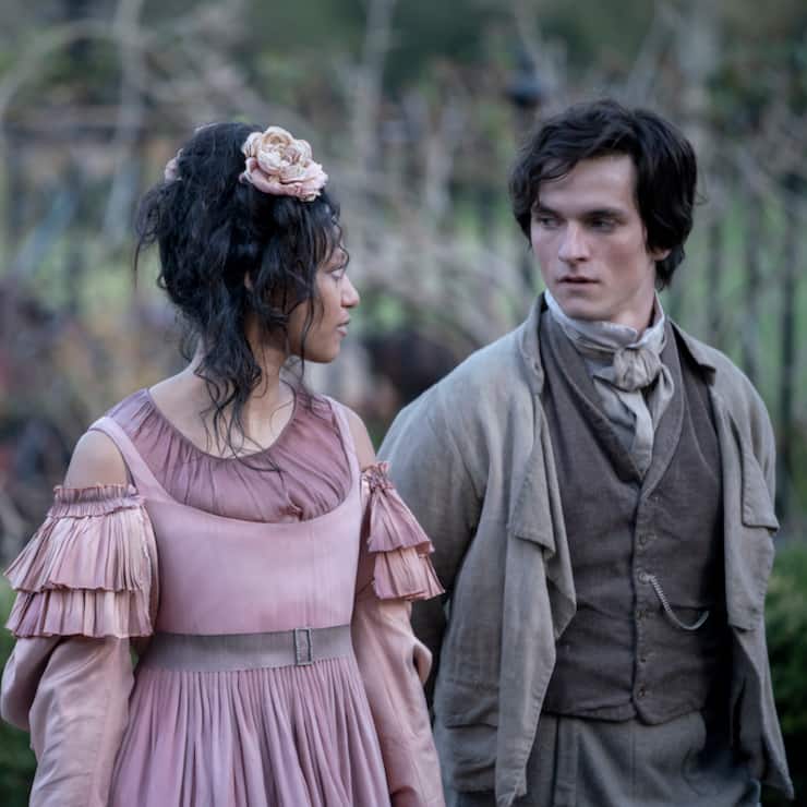Arrangierte Freundschaft: Estella (Shalom Brune-Franklin) und Pip (Fionn Whitehead).