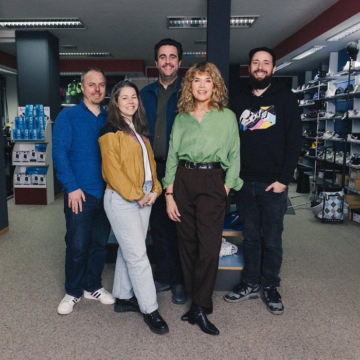 Crew hinter "«Never Ever»