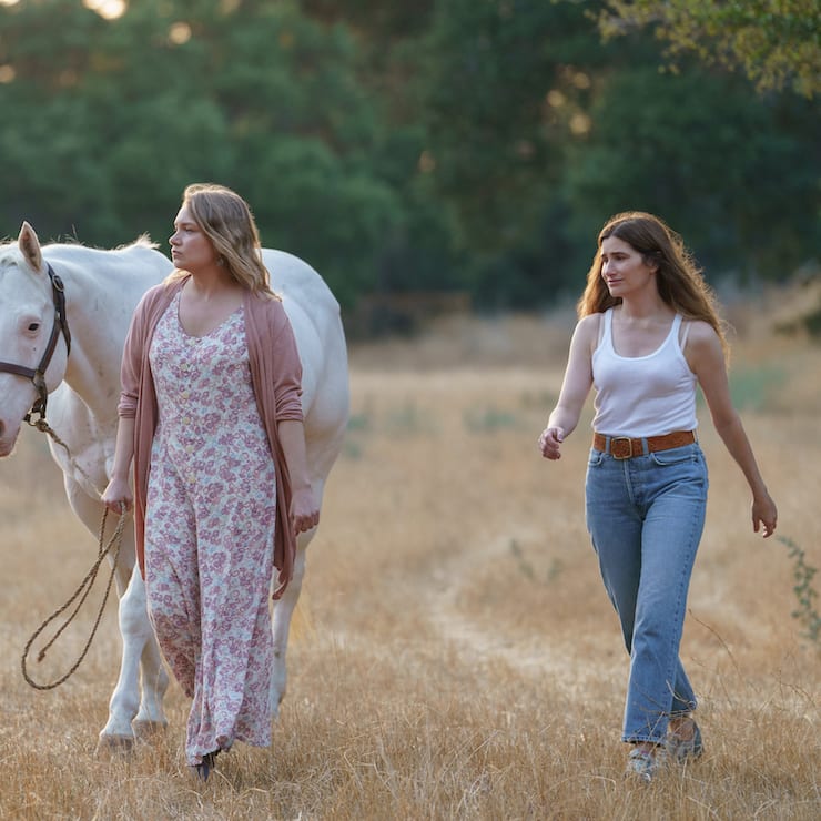 Frankie (Merritt Wever) und Clare (Kathryn Hahn) in «Tiny Beautiful Things». 