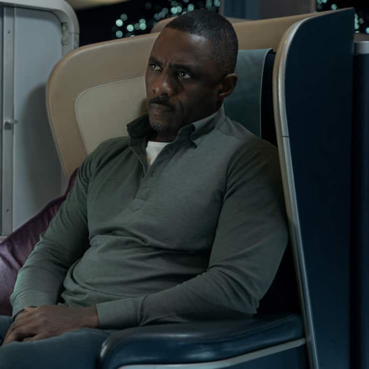 Der Unterhändler Sam Nelson (Idris Elba) versucht in «Hijack», ein Flugeug wieder heil auf den Boden zu bringen.