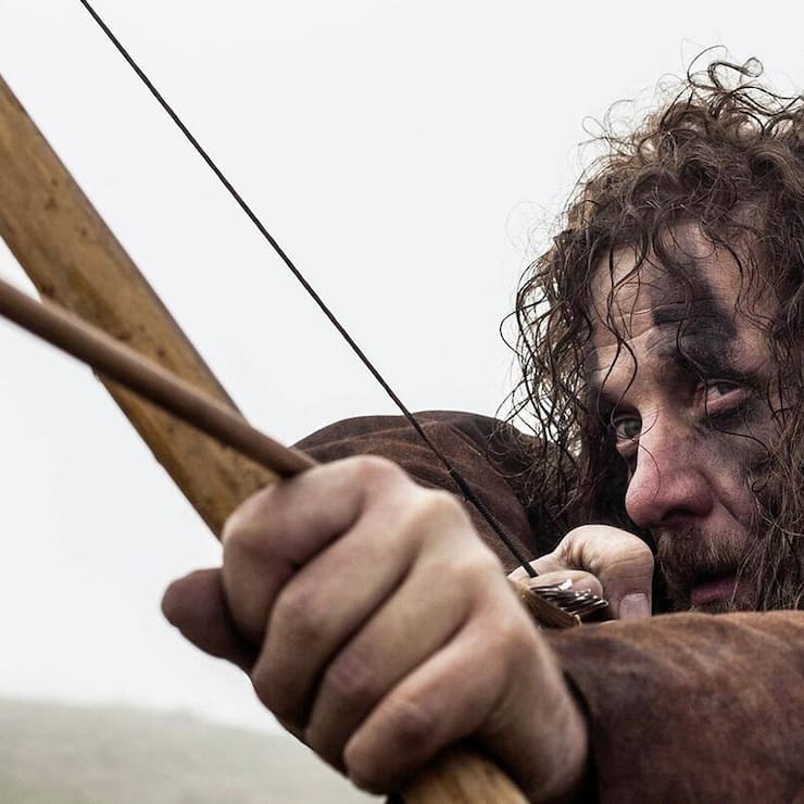 Kino – «TELL – Jagd auf Ewig»: Wilko von Tellen schiesst mit Pfeil und Bogen nicht nur Äpfel vom Kopf.