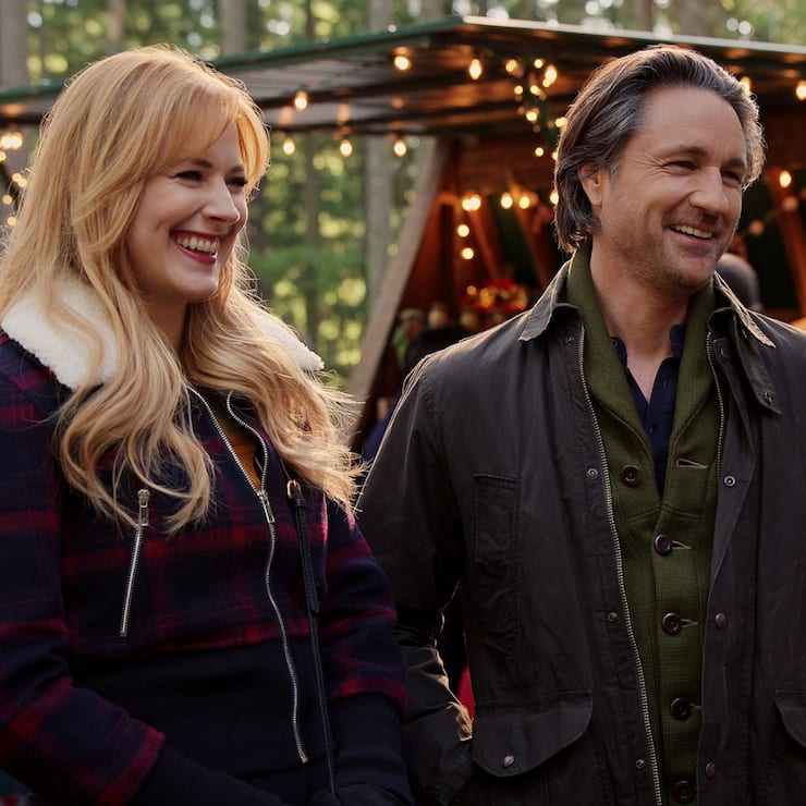Mel (Alexandra Breckenridge) und Jack (Martin Henderson) in Weihnachtsstimmung.