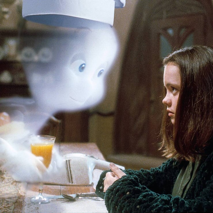 Casper & Kathleen „Kat“ Harvey (Christina Ricci) im Fantasyfilm Casper