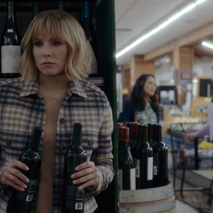 The Woman in the House Across the Street from the Girl in the Window. Kristen Bell as Anna in episode 102 of The Woman in the House Across the Street from the Girl in the Window. Cr. Courtesy Of Netflix Â© 2021