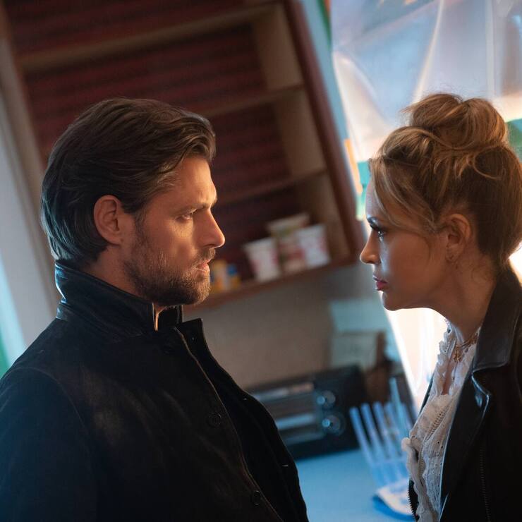 Alyssa Milano und Sam Page in «Verlorene Liebe» auf Netflix